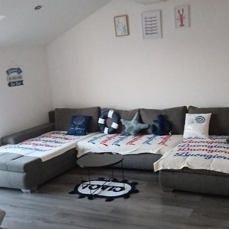 Angella Apartment Dugi Rat Eksteriør billede