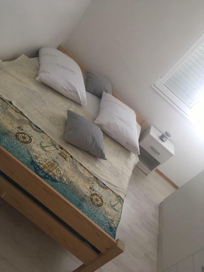 Angella Apartment Dugi Rat Eksteriør billede
