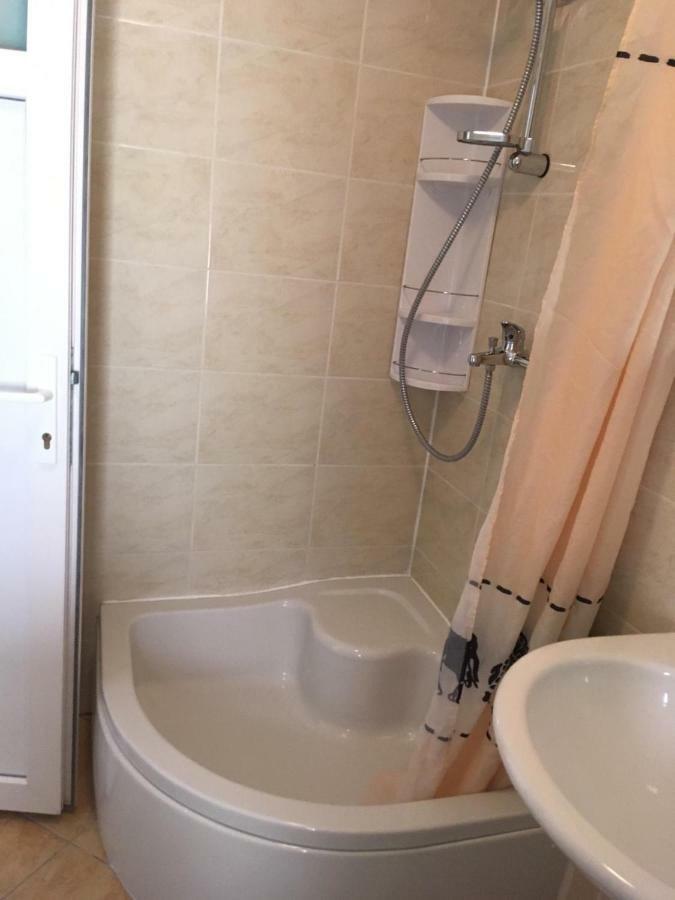 Angella Apartment Dugi Rat Eksteriør billede